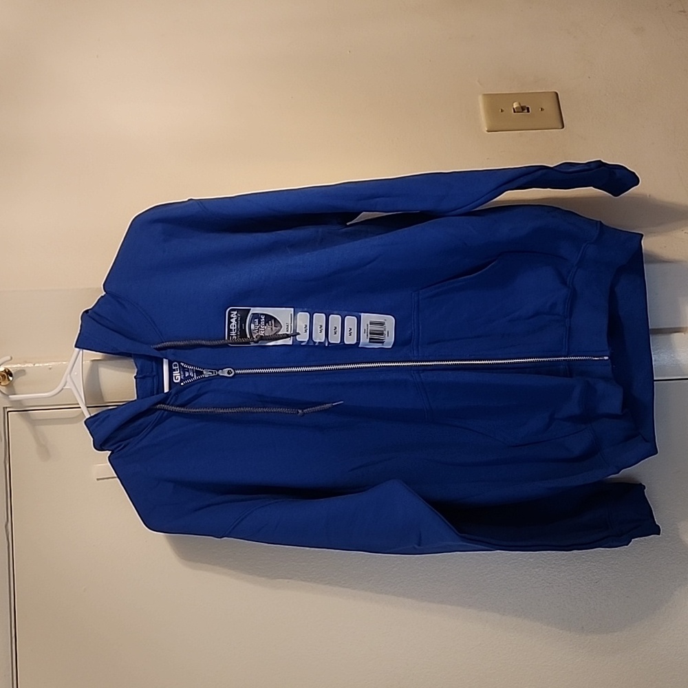 New Gildan Sweatshirt